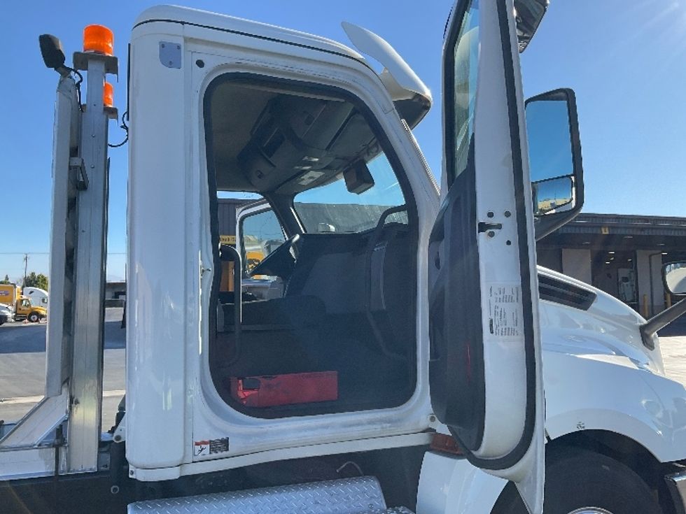 Day Cab Tractor-Heavy Duty Tractors-Freightliner-2021-T12664ST-Fontana-CA-312,744\n\t\tmiles-$ 84,750 - Image 12