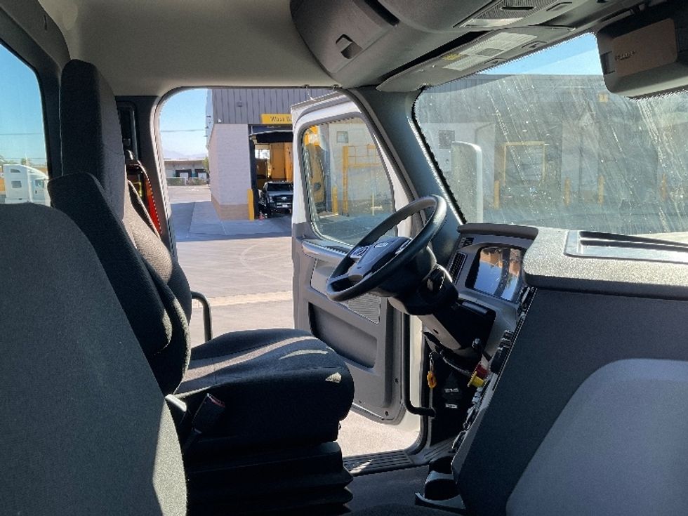 Day Cab Tractor-Heavy Duty Tractors-Freightliner-2021-T12664ST-Fontana-CA-312,744\n\t\tmiles-$ 84,750 - Image 14