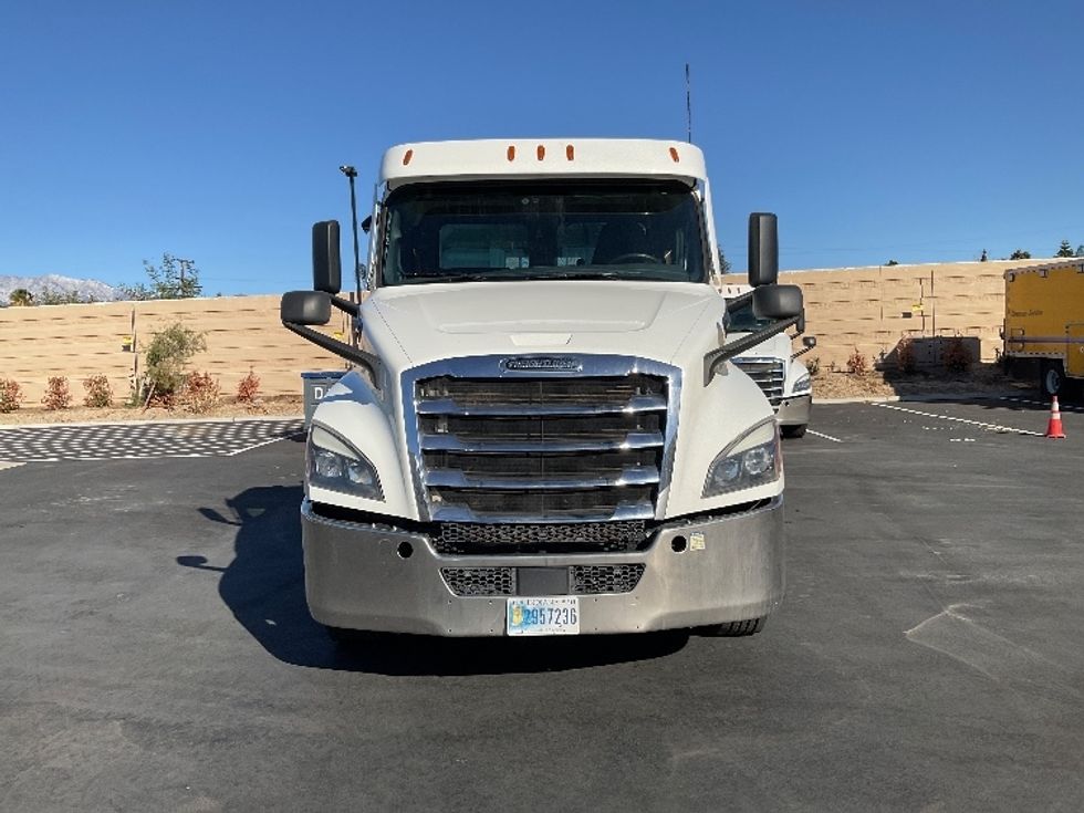 Day Cab Tractor-Heavy Duty Tractors-Freightliner-2021-T12664ST-Fontana-CA-312,744\n\t\tmiles-$ 84,750 - Image 2
