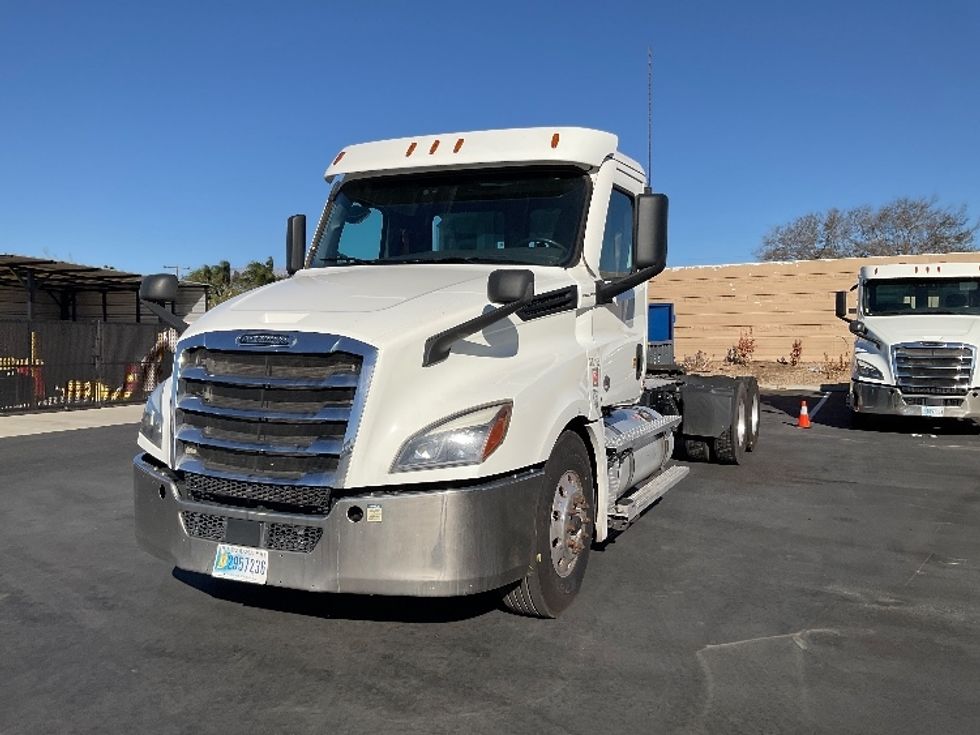 Day Cab Tractor-Heavy Duty Tractors-Freightliner-2021-T12664ST-Fontana-CA-312,744\n\t\tmiles-$ 84,750 - Image 3