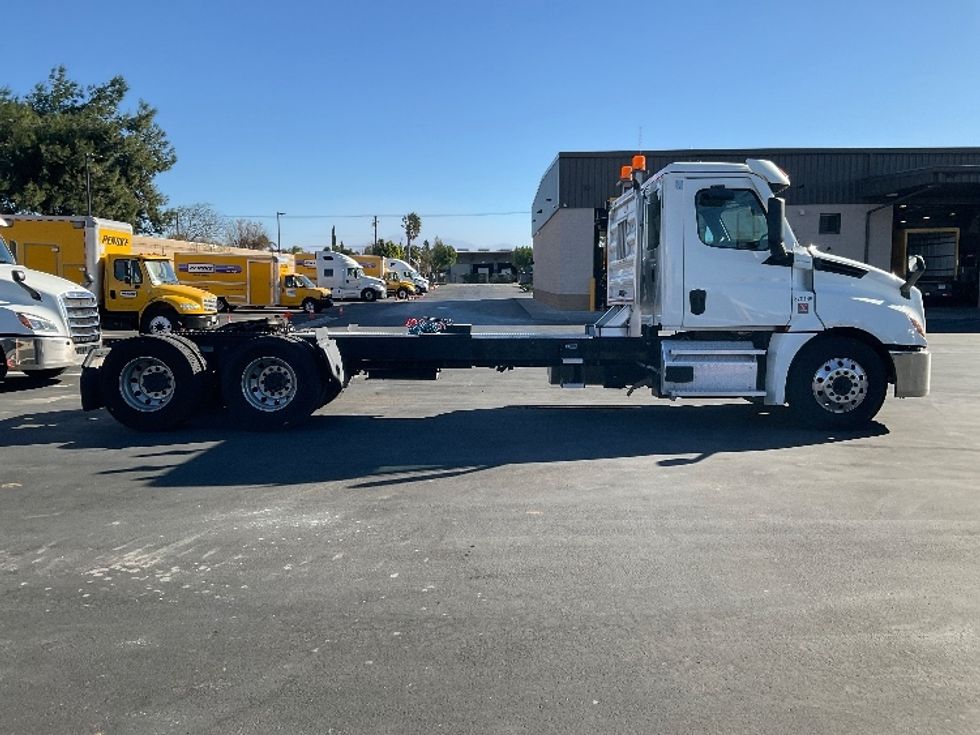 Day Cab Tractor-Heavy Duty Tractors-Freightliner-2021-T12664ST-Fontana-CA-312,744\n\t\tmiles-$ 84,750 - Image 8