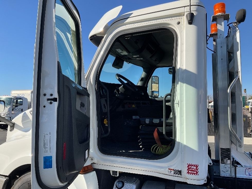 Day Cab Tractor-Heavy Duty Tractors-Freightliner-2021-T12664ST-Fontana-CA-312,744\n\t\tmiles-$ 84,750 - Image 9
