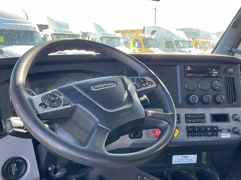 Day Cab Tractor-Heavy Duty Tractors-Freightliner-2021-T12664ST-Fontana-CA-315,615\n\t\tmiles-$ 84,500 - Image 11
