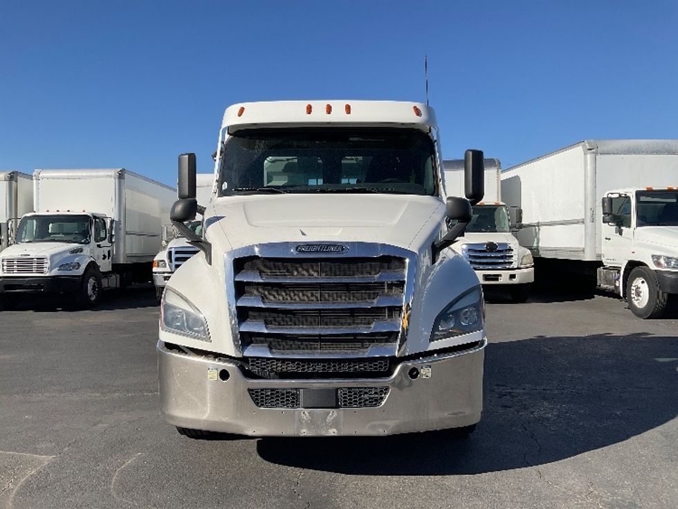 2021 Freightliner Cascadia 126" Day cab photo 2