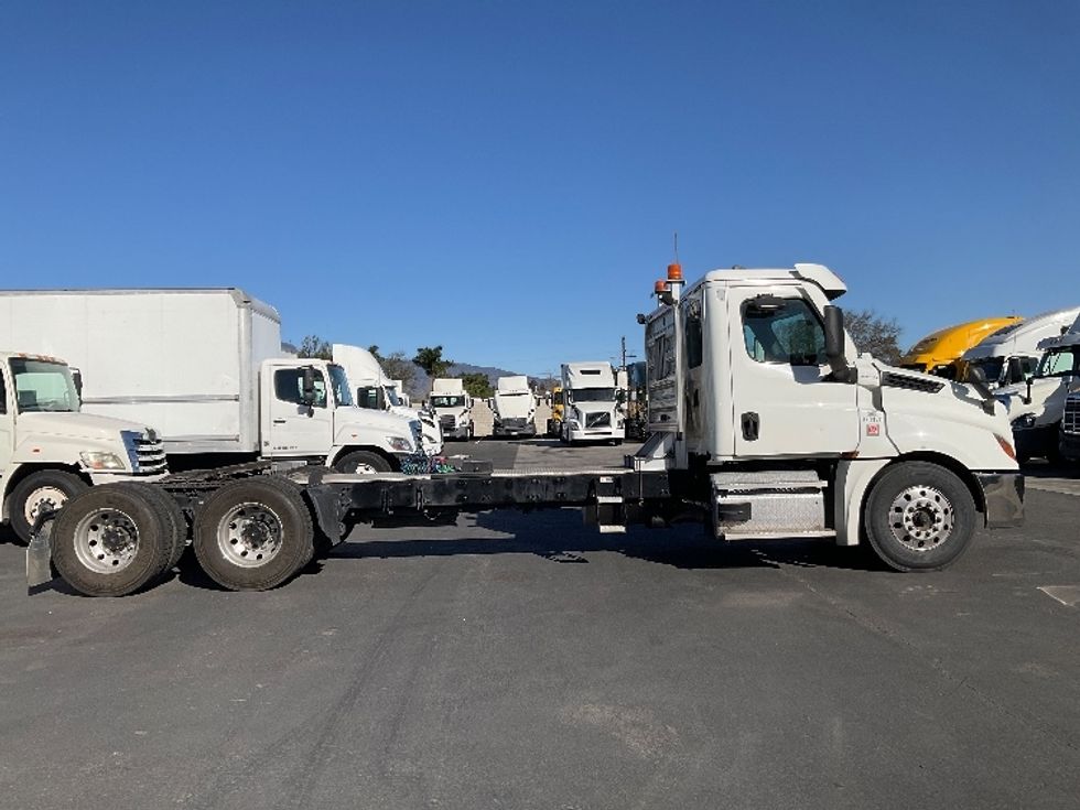 Day Cab Tractor-Heavy Duty Tractors-Freightliner-2021-T12664ST-Fontana-CA-315,615\n\t\tmiles-$ 84,500 - Image 8