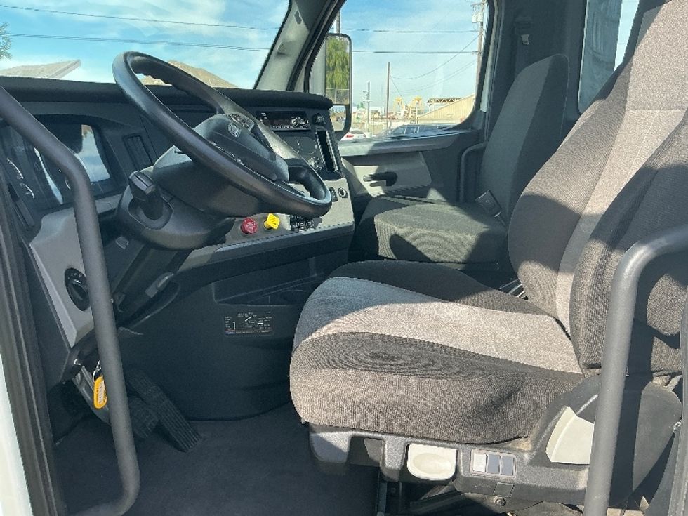 Day Cab Tractor-Heavy Duty Tractors-Freightliner-2021-T12664ST-Fontana-CA-369,646\n\t\tmiles-$ 61,000 - Image 10