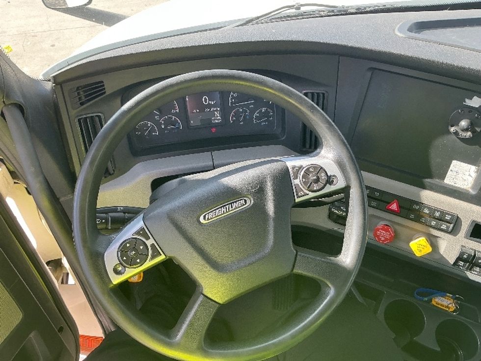 Day Cab Tractor-Heavy Duty Tractors-Freightliner-2021-T12664ST-Fontana-CA-369,646\n\t\tmiles-$ 61,000 - Image 11