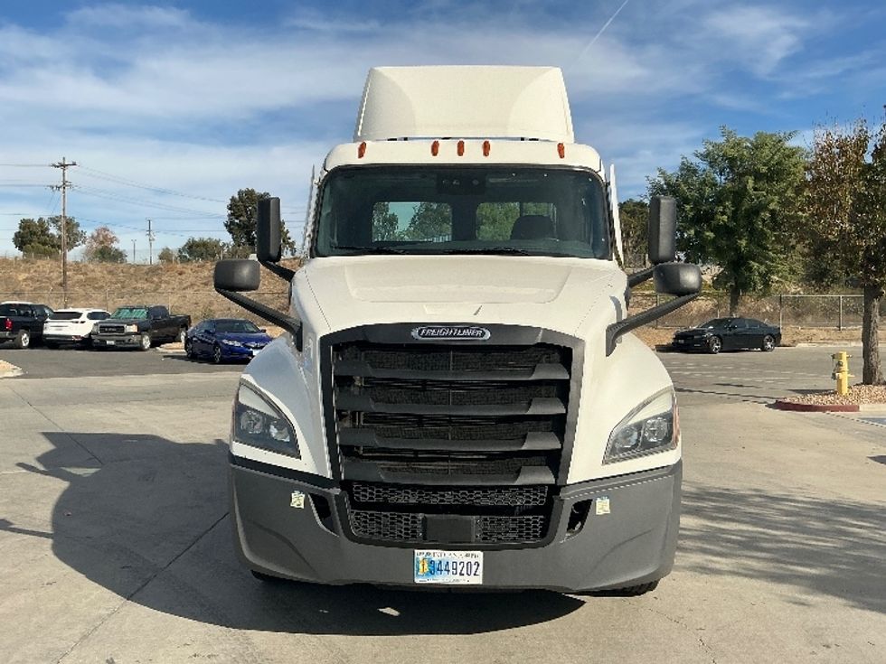 Day Cab Tractor-Heavy Duty Tractors-Freightliner-2021-T12664ST-Fontana-CA-369,646\n\t\tmiles-$ 61,000 - Image 2