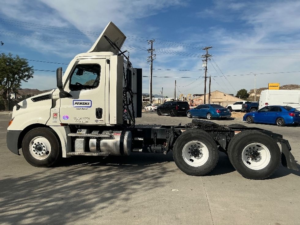 Day Cab Tractor-Heavy Duty Tractors-Freightliner-2021-T12664ST-Fontana-CA-369,646\n\t\tmiles-$ 61,000 - Image 4