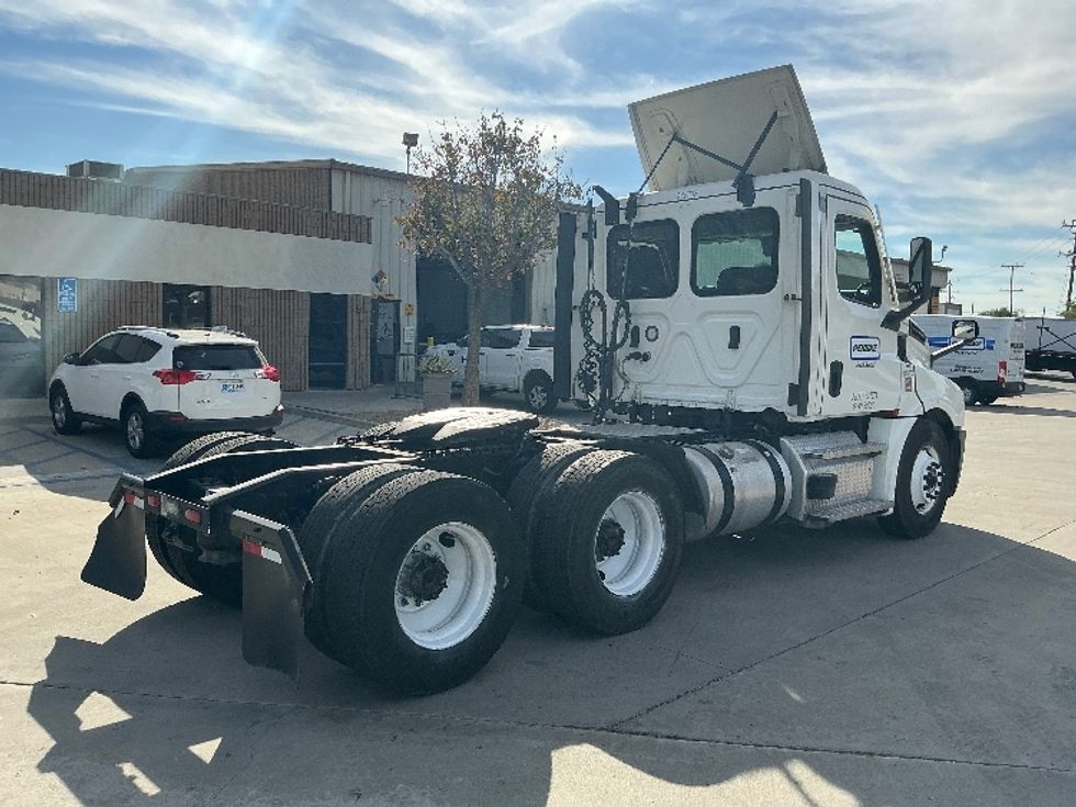 Day Cab Tractor-Heavy Duty Tractors-Freightliner-2021-T12664ST-Fontana-CA-369,646\n\t\tmiles-$ 61,000 - Image 7