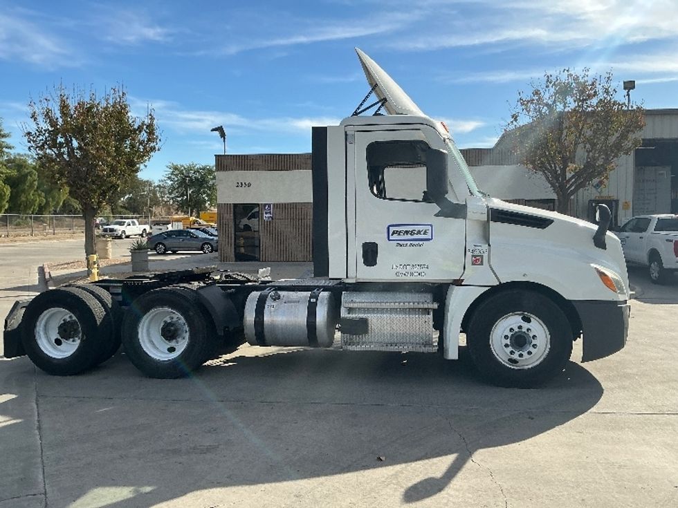 Day Cab Tractor-Heavy Duty Tractors-Freightliner-2021-T12664ST-Fontana-CA-369,646\n\t\tmiles-$ 61,000 - Image 8