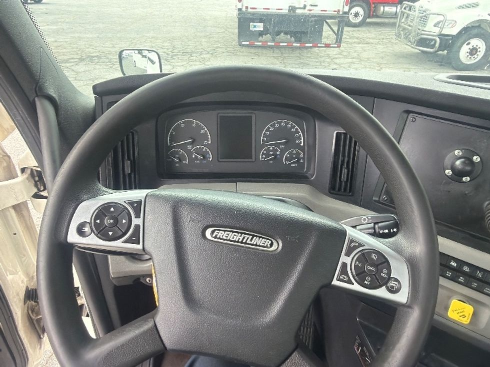 Day Cab Tractor-Heavy Duty Tractors-Freightliner-2021-T12664ST-Forest Park-GA-644,348\n\t\tmiles-$ 34,250 - Image 11