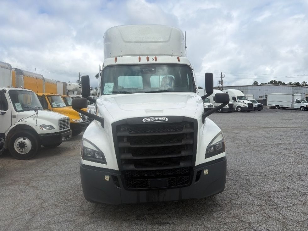 Day Cab Tractor-Heavy Duty Tractors-Freightliner-2021-T12664ST-Forest Park-GA-644,348\n\t\tmiles-$ 34,250 - Image 2
