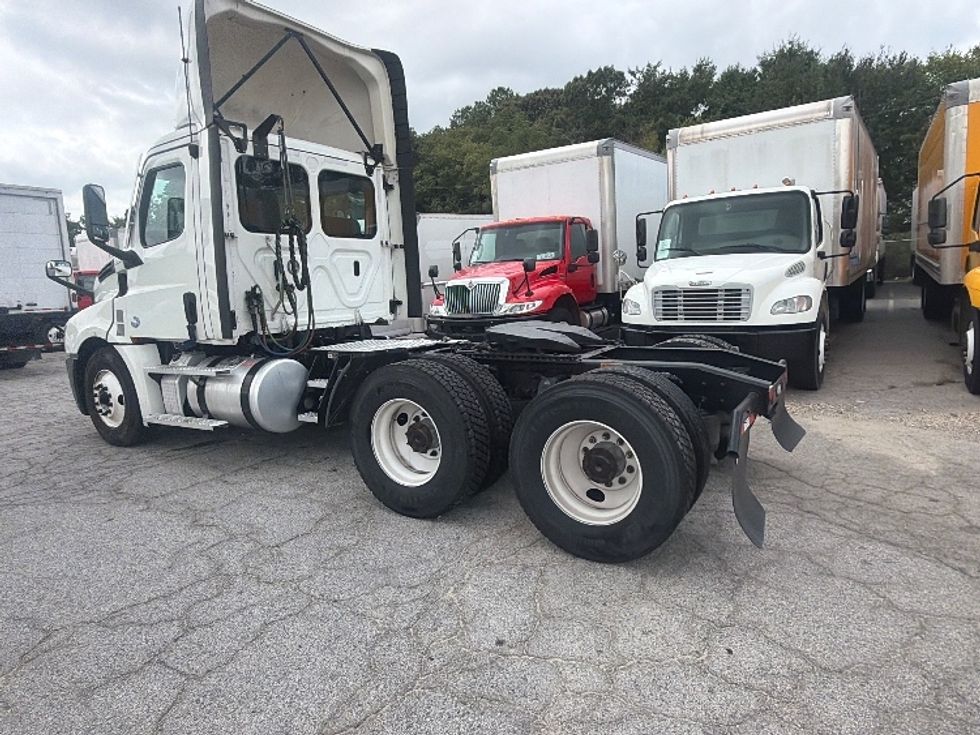 Day Cab Tractor-Heavy Duty Tractors-Freightliner-2021-T12664ST-Forest Park-GA-644,348\n\t\tmiles-$ 34,250 - Image 5