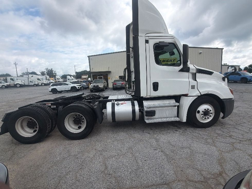 Day Cab Tractor-Heavy Duty Tractors-Freightliner-2021-T12664ST-Forest Park-GA-644,348\n\t\tmiles-$ 34,250 - Image 8