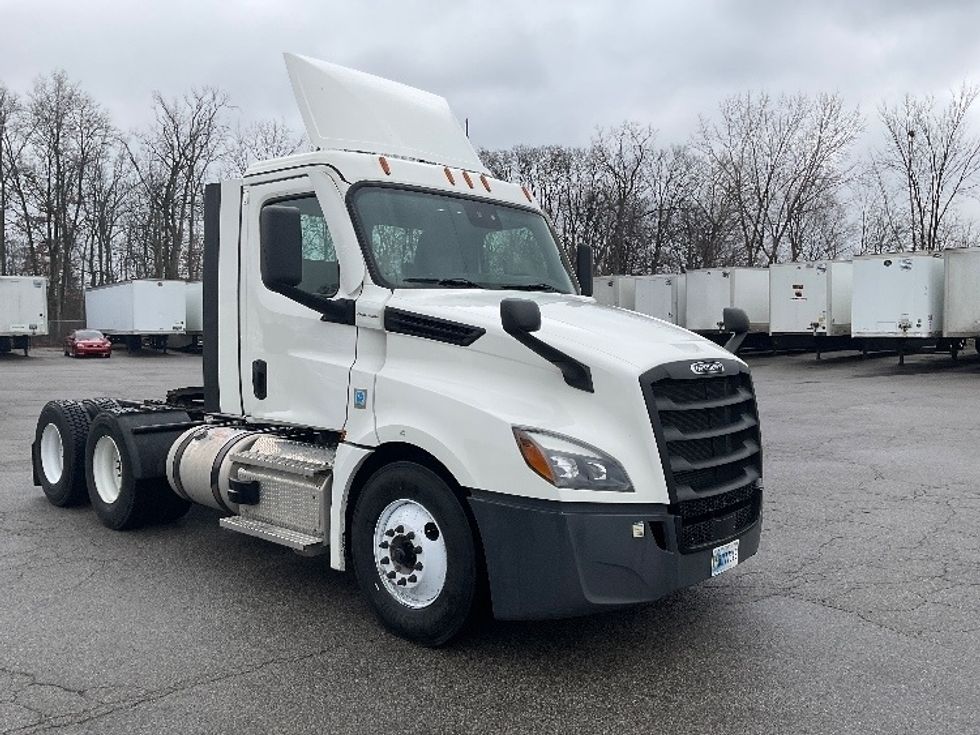 Day Cab Tractor-Heavy Duty Tractors-Freightliner-2021-T12664ST-Fort Wayne-IN-145,010\n\t\tmiles-$ 71,250 - Image 1