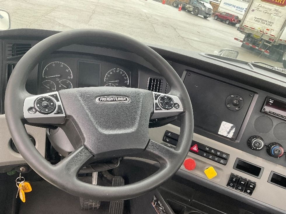 Day Cab Tractor-Heavy Duty Tractors-Freightliner-2021-T12664ST-Fort Wayne-IN-145,010\n\t\tmiles-$ 71,250 - Image 11