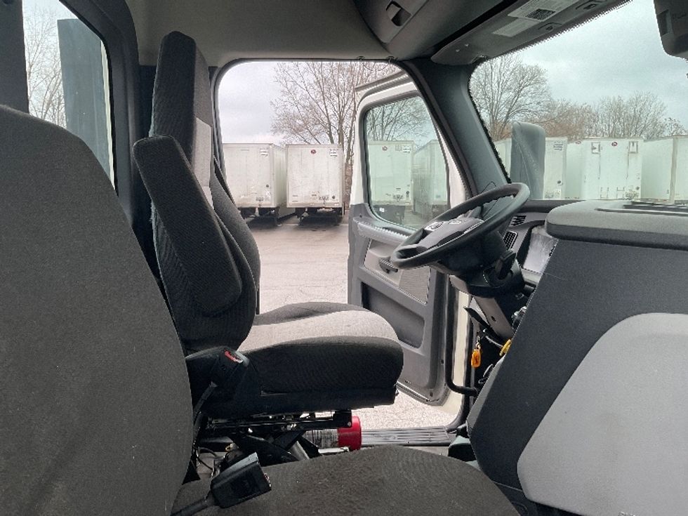 Day Cab Tractor-Heavy Duty Tractors-Freightliner-2021-T12664ST-Fort Wayne-IN-145,010\n\t\tmiles-$ 71,250 - Image 14