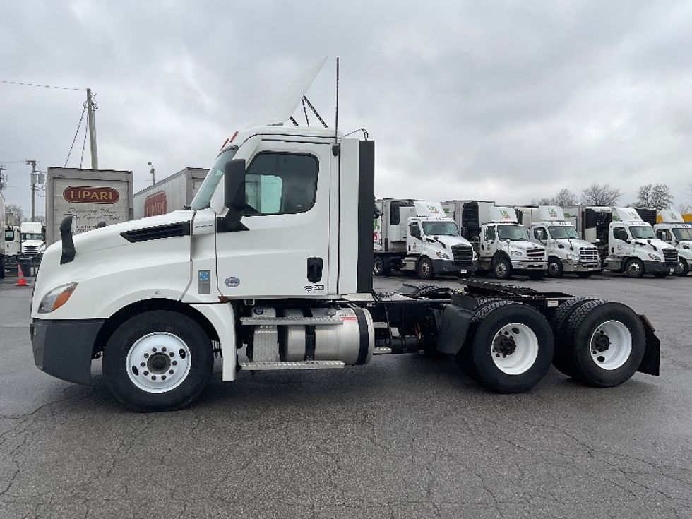 Day Cab Tractor-Heavy Duty Tractors-Freightliner-2021-T12664ST-Fort Wayne-IN-145,010\n\t\tmiles-$ 71,250 - Image 4