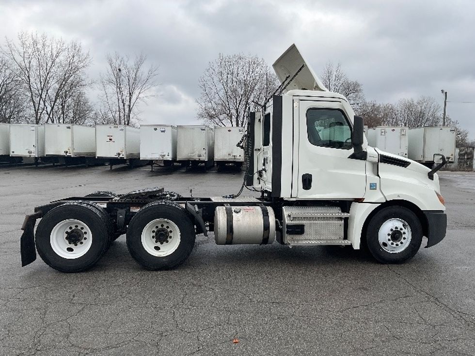 Day Cab Tractor-Heavy Duty Tractors-Freightliner-2021-T12664ST-Fort Wayne-IN-145,010\n\t\tmiles-$ 71,250 - Image 8