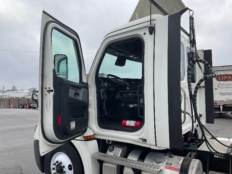 Day Cab Tractor-Heavy Duty Tractors-Freightliner-2021-T12664ST-Fort Wayne-IN-145,010\n\t\tmiles-$ 71,250 - Image 9