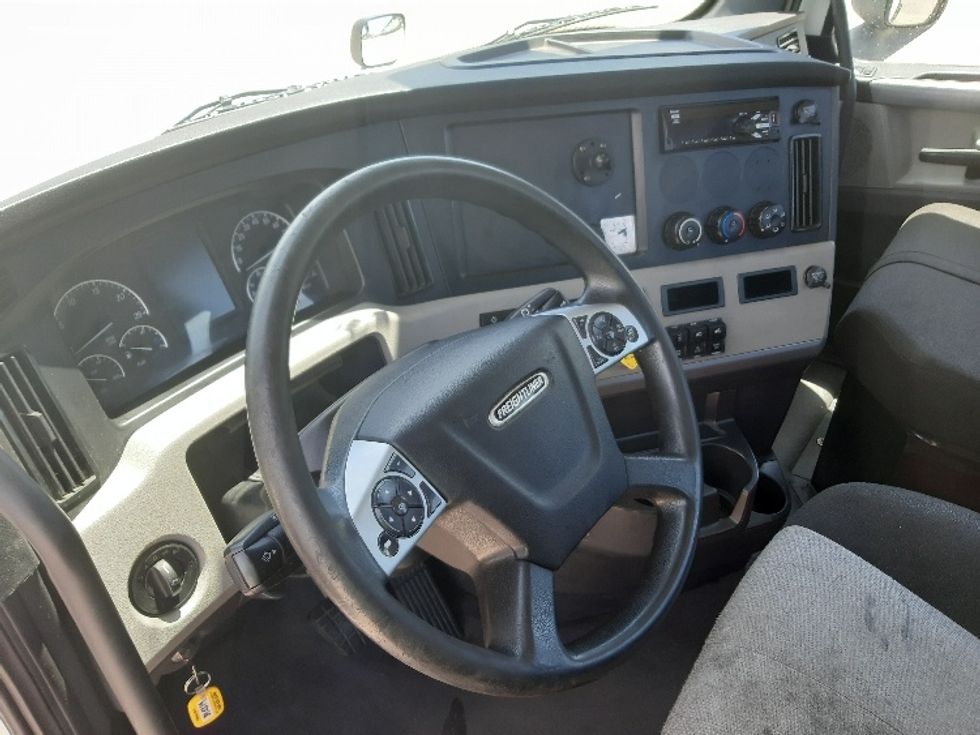Day Cab Tractor-Heavy Duty Tractors-Freightliner-2021-T12664ST-Fort Worth-TX-560,012\n\t\tmiles-$ 47,250 - Image 10