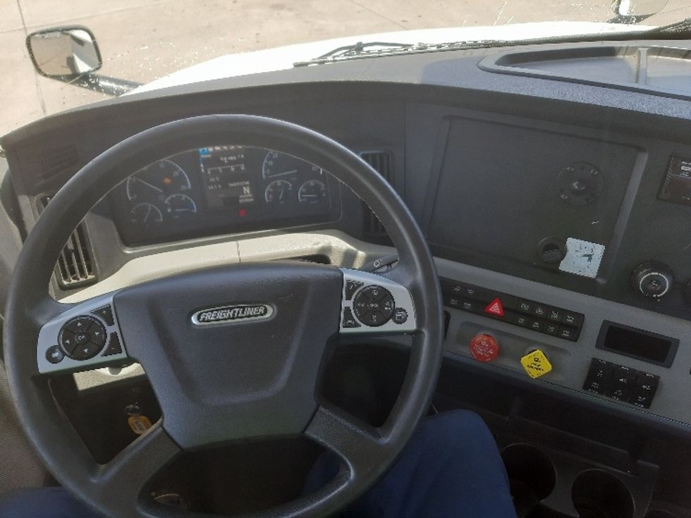 Day Cab Tractor-Heavy Duty Tractors-Freightliner-2021-T12664ST-Fort Worth-TX-560,012\n\t\tmiles-$ 47,250 - Image 11