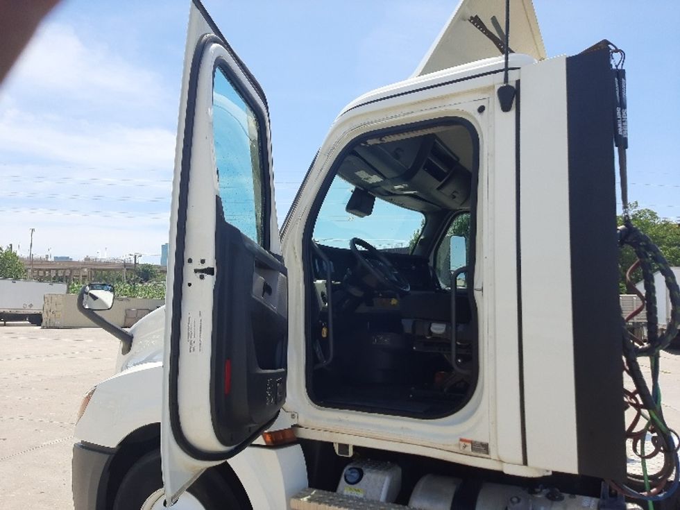 Day Cab Tractor-Heavy Duty Tractors-Freightliner-2021-T12664ST-Fort Worth-TX-560,012\n\t\tmiles-$ 47,250 - Image 9