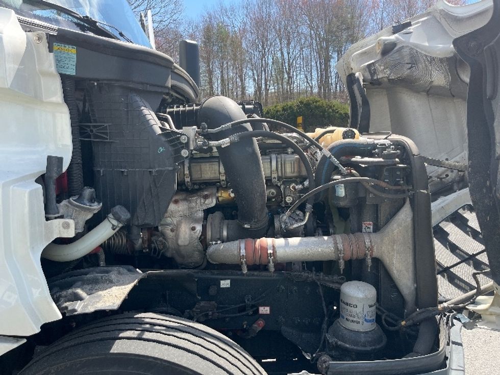 Day Cab Tractor-Heavy Duty Tractors-Freightliner-2021-T12664ST-Franklin-MA-597,257\n\t\tmiles-$ 34,500 - Image 15