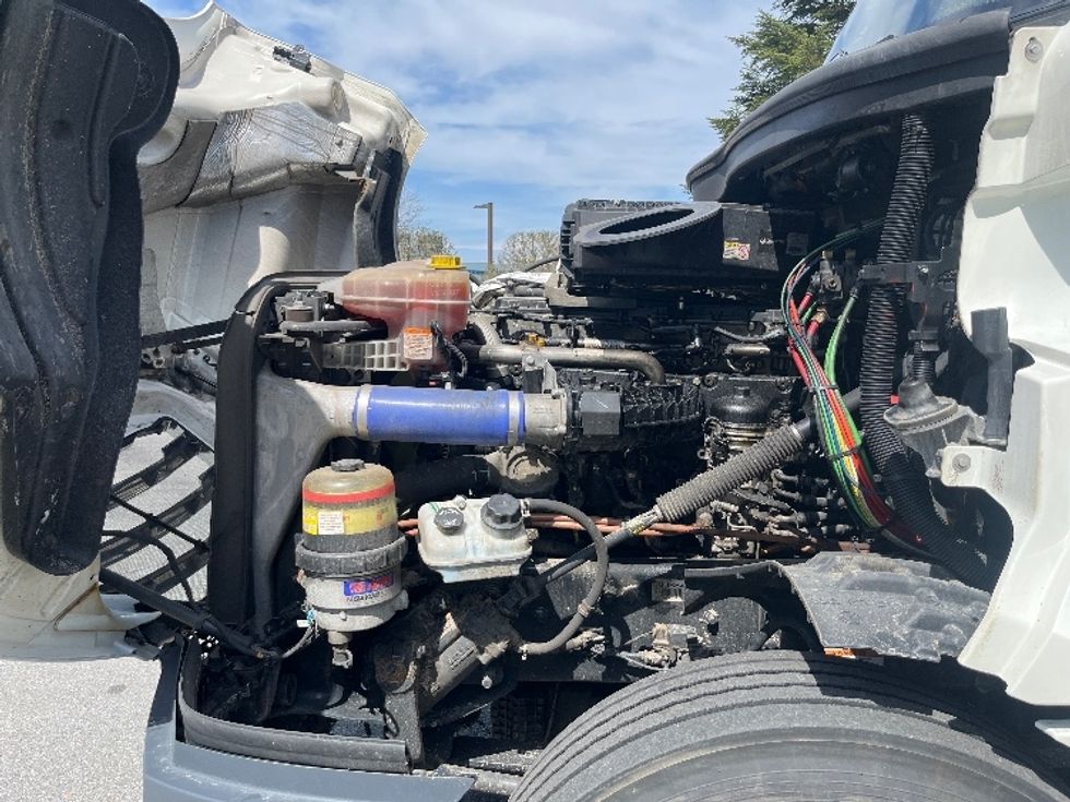 Day Cab Tractor-Heavy Duty Tractors-Freightliner-2021-T12664ST-Franklin-MA-597,257\n\t\tmiles-$ 34,500 - Image 16