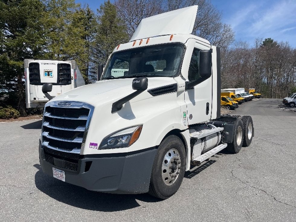 Day Cab Tractor-Heavy Duty Tractors-Freightliner-2021-T12664ST-Franklin-MA-597,257\n\t\tmiles-$ 34,500 - Image 3