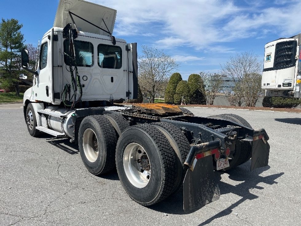 Day Cab Tractor-Heavy Duty Tractors-Freightliner-2021-T12664ST-Franklin-MA-597,257\n\t\tmiles-$ 34,500 - Image 5