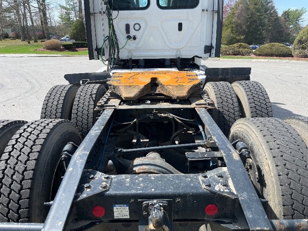 Day Cab Tractor-Heavy Duty Tractors-Freightliner-2021-T12664ST-Franklin-MA-597,257\n\t\tmiles-$ 34,500 - Image 6