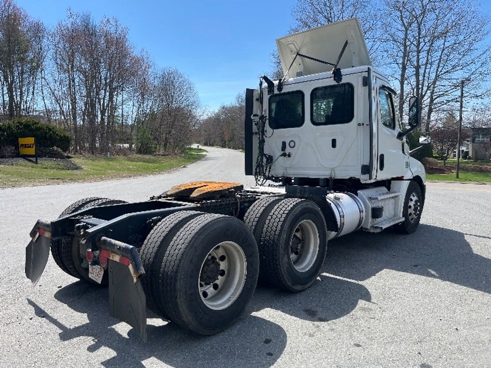 Day Cab Tractor-Heavy Duty Tractors-Freightliner-2021-T12664ST-Franklin-MA-597,257\n\t\tmiles-$ 34,500 - Image 7