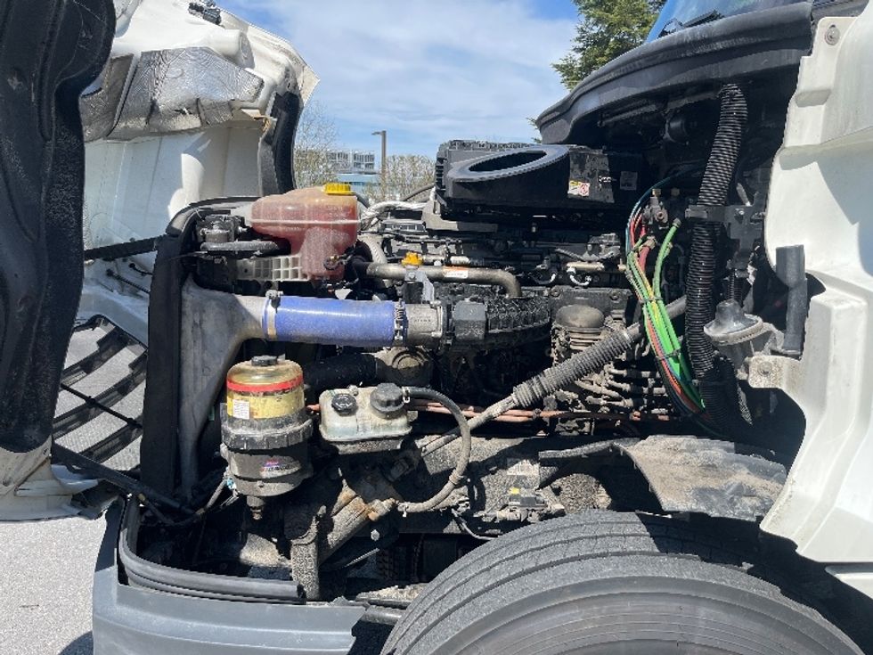 Day Cab Tractor-Heavy Duty Tractors-Freightliner-2021-T12664ST-Franklin-MA-666,502\n\t\tmiles-$ 27,250 - Image 16