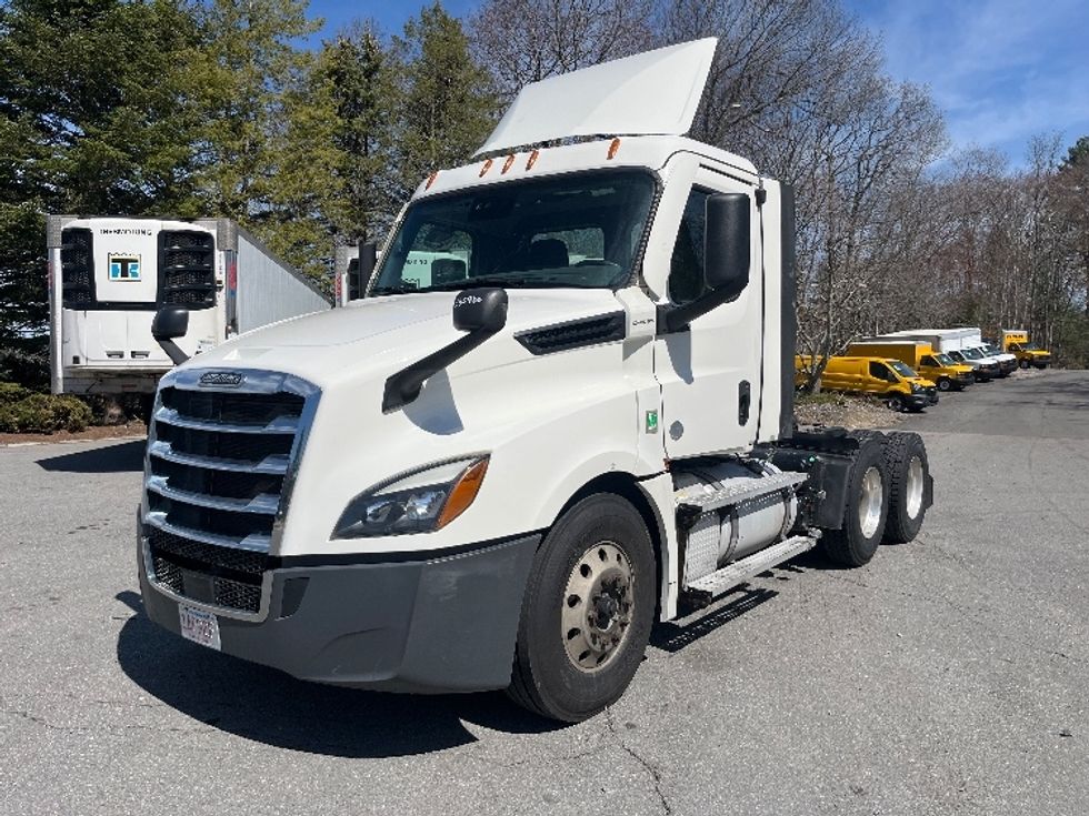 Day Cab Tractor-Heavy Duty Tractors-Freightliner-2021-T12664ST-Franklin-MA-666,502\n\t\tmiles-$ 27,250 - Image 3