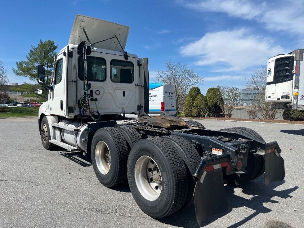 Day Cab Tractor-Heavy Duty Tractors-Freightliner-2021-T12664ST-Franklin-MA-666,502\n\t\tmiles-$ 27,250 - Image 5