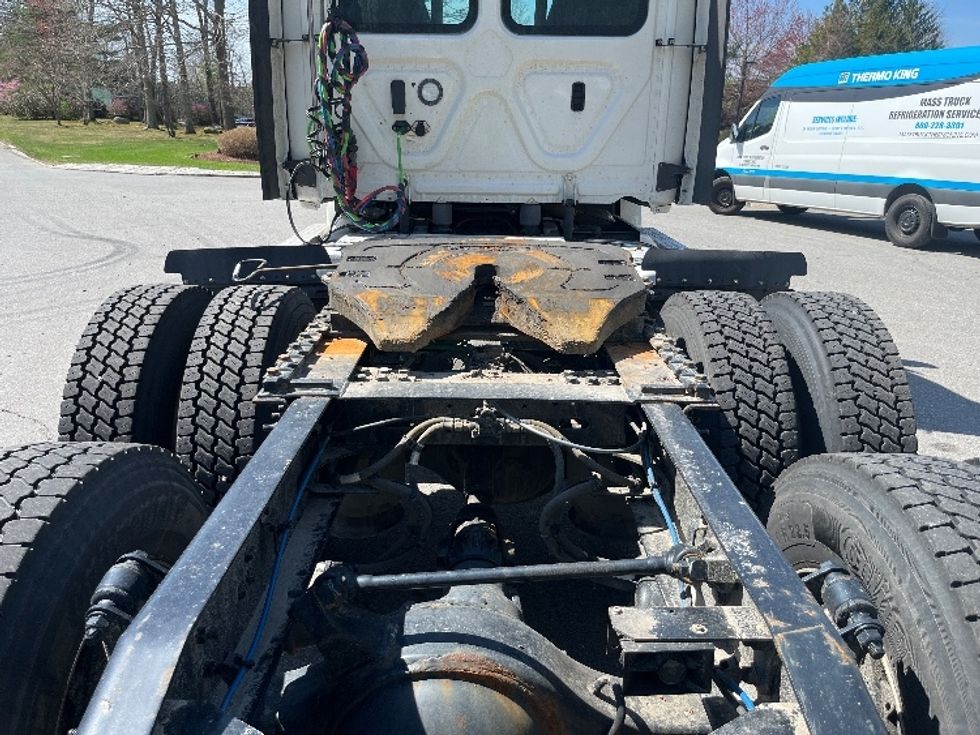 Day Cab Tractor-Heavy Duty Tractors-Freightliner-2021-T12664ST-Franklin-MA-666,502\n\t\tmiles-$ 27,250 - Image 6