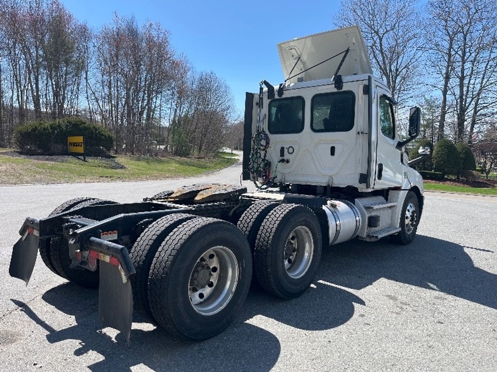 Day Cab Tractor-Heavy Duty Tractors-Freightliner-2021-T12664ST-Franklin-MA-666,502\n\t\tmiles-$ 27,250 - Image 7