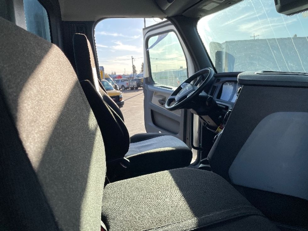 Day Cab Tractor-Heavy Duty Tractors-Freightliner-2021-T12664ST-Fresno-CA-129,831\n\t\tmiles-$ 97,000 - Image 14