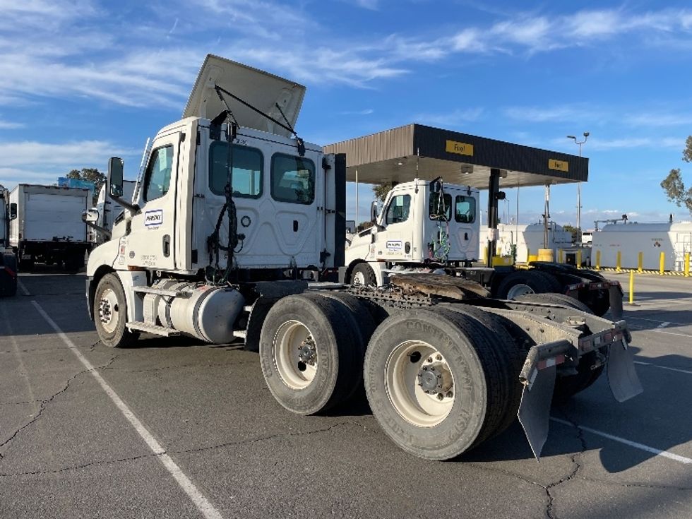 Day Cab Tractor-Heavy Duty Tractors-Freightliner-2021-T12664ST-Fresno-CA-129,831\n\t\tmiles-$ 97,000 - Image 5