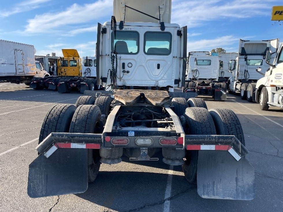 Day Cab Tractor-Heavy Duty Tractors-Freightliner-2021-T12664ST-Fresno-CA-129,831\n\t\tmiles-$ 97,000 - Image 6