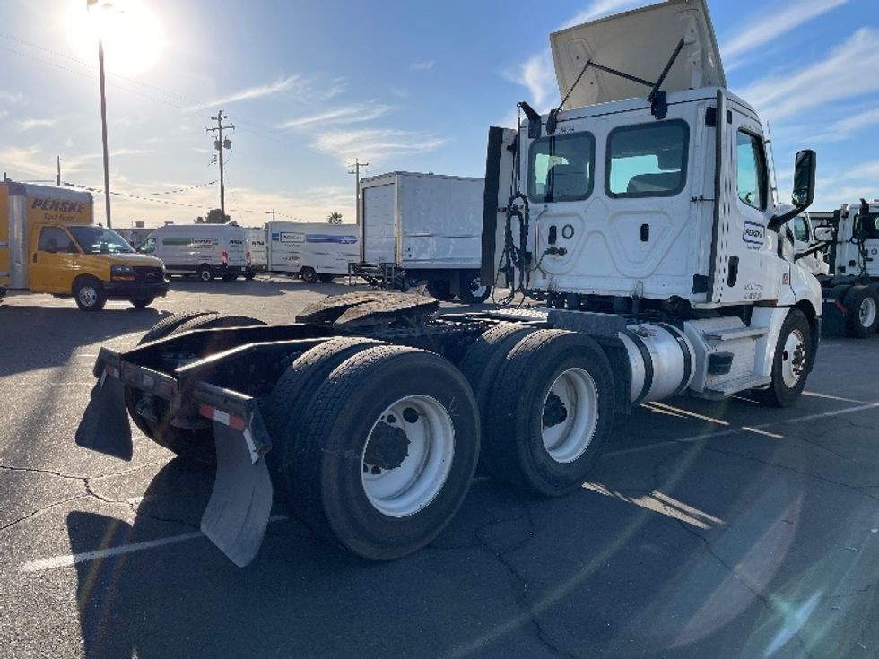 Day Cab Tractor-Heavy Duty Tractors-Freightliner-2021-T12664ST-Fresno-CA-129,831\n\t\tmiles-$ 97,000 - Image 7