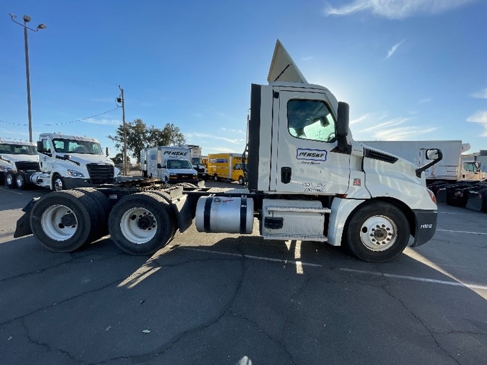 Day Cab Tractor-Heavy Duty Tractors-Freightliner-2021-T12664ST-Fresno-CA-129,831\n\t\tmiles-$ 97,000 - Image 8