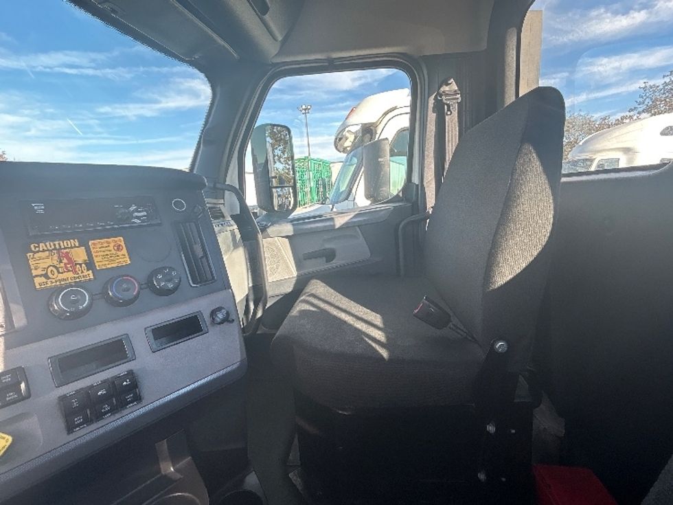 Day Cab Tractor-Heavy Duty Tractors-Freightliner-2021-T12664ST-Fresno-CA-224,734\n\t\tmiles-$ 90,250 - Image 10