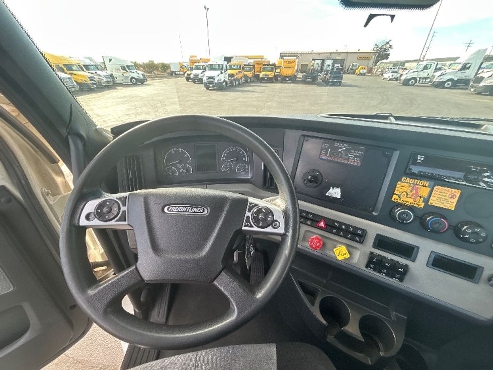 Day Cab Tractor-Heavy Duty Tractors-Freightliner-2021-T12664ST-Fresno-CA-224,734\n\t\tmiles-$ 90,250 - Image 11