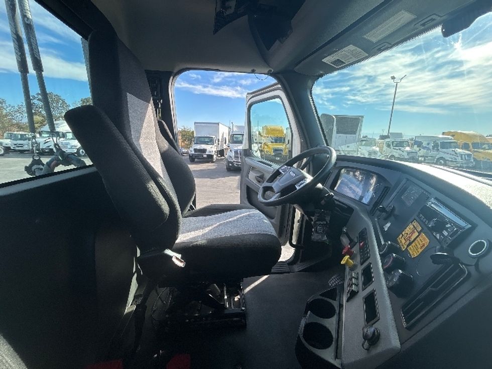 Day Cab Tractor-Heavy Duty Tractors-Freightliner-2021-T12664ST-Fresno-CA-224,734\n\t\tmiles-$ 90,250 - Image 14