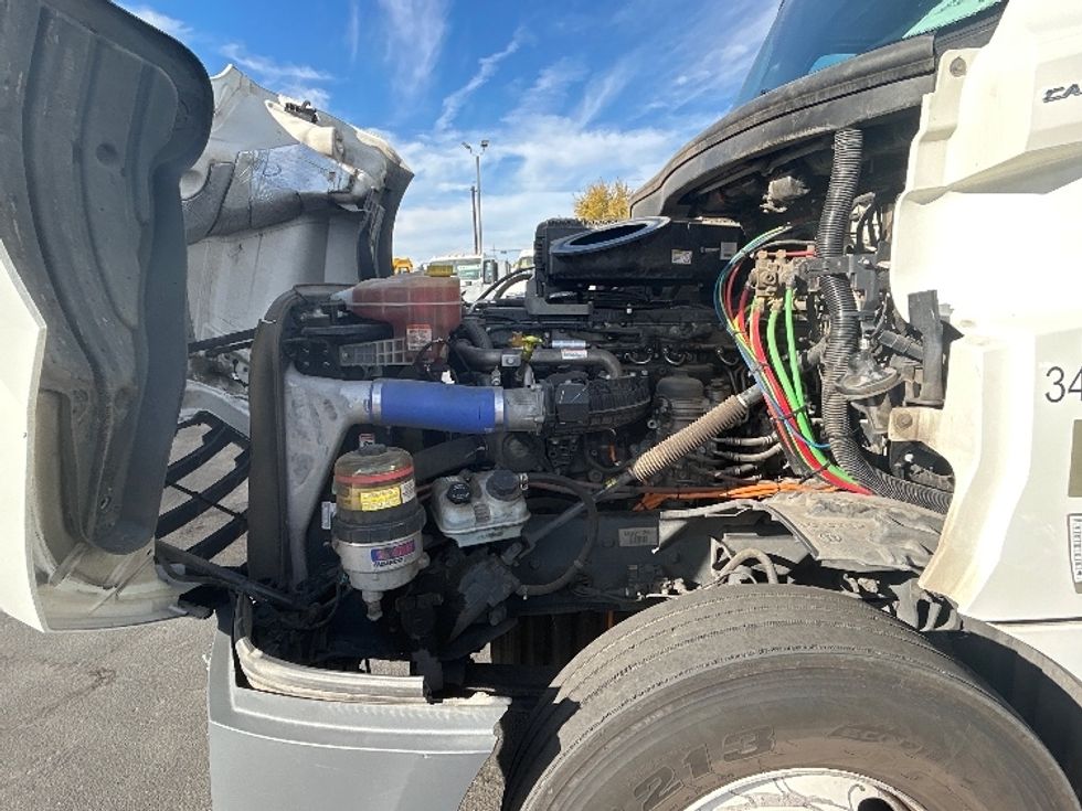 Day Cab Tractor-Heavy Duty Tractors-Freightliner-2021-T12664ST-Fresno-CA-224,734\n\t\tmiles-$ 90,250 - Image 16