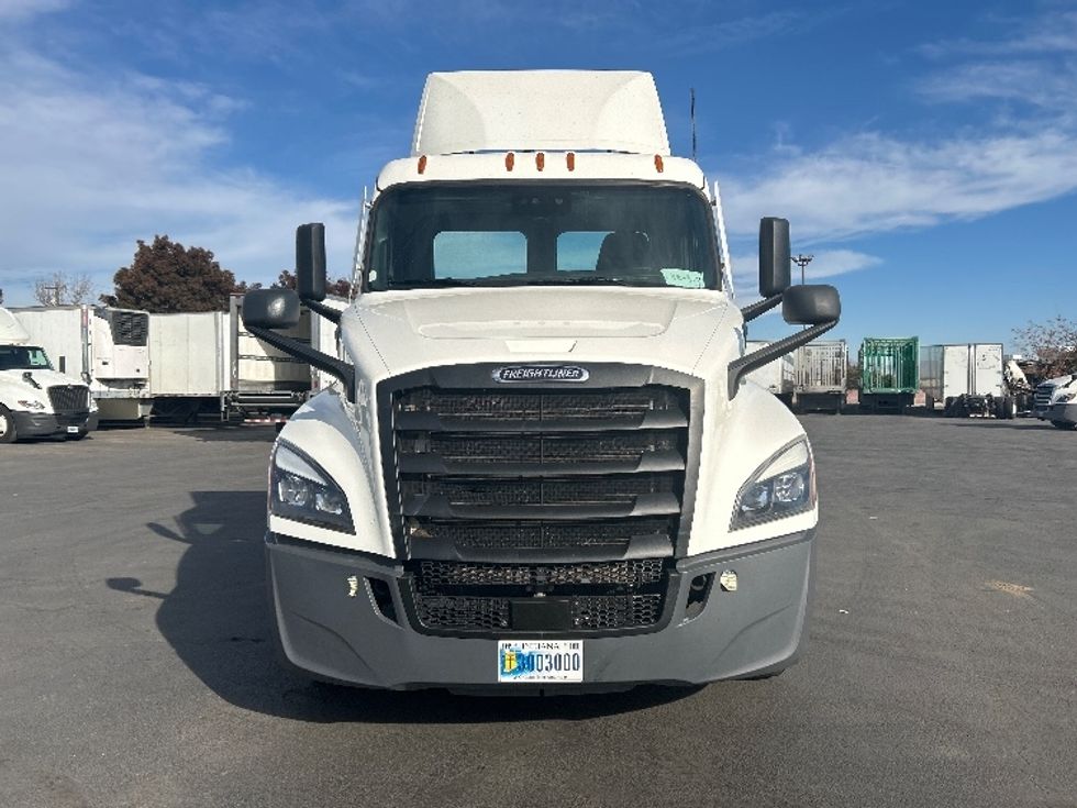 Day Cab Tractor-Heavy Duty Tractors-Freightliner-2021-T12664ST-Fresno-CA-224,734\n\t\tmiles-$ 90,250 - Image 2