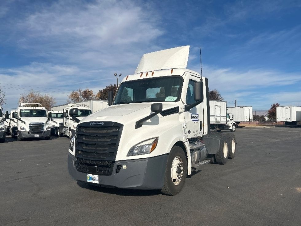 Day Cab Tractor-Heavy Duty Tractors-Freightliner-2021-T12664ST-Fresno-CA-224,734\n\t\tmiles-$ 90,250 - Image 3